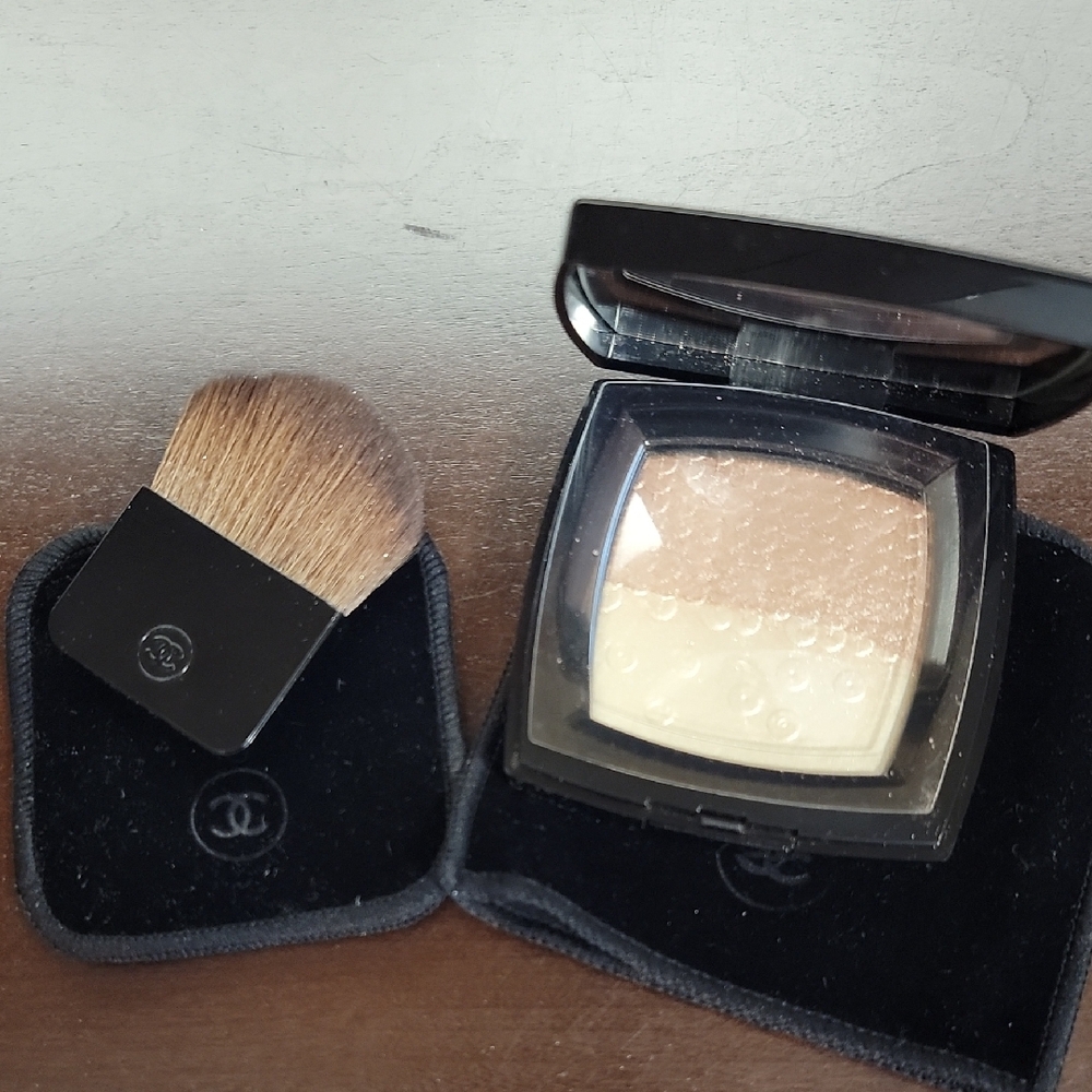 CHANEL Duo Lumiere Illuminating Powder Duo ~ Limited Edition Holiday Collection - Picture 2 of 5